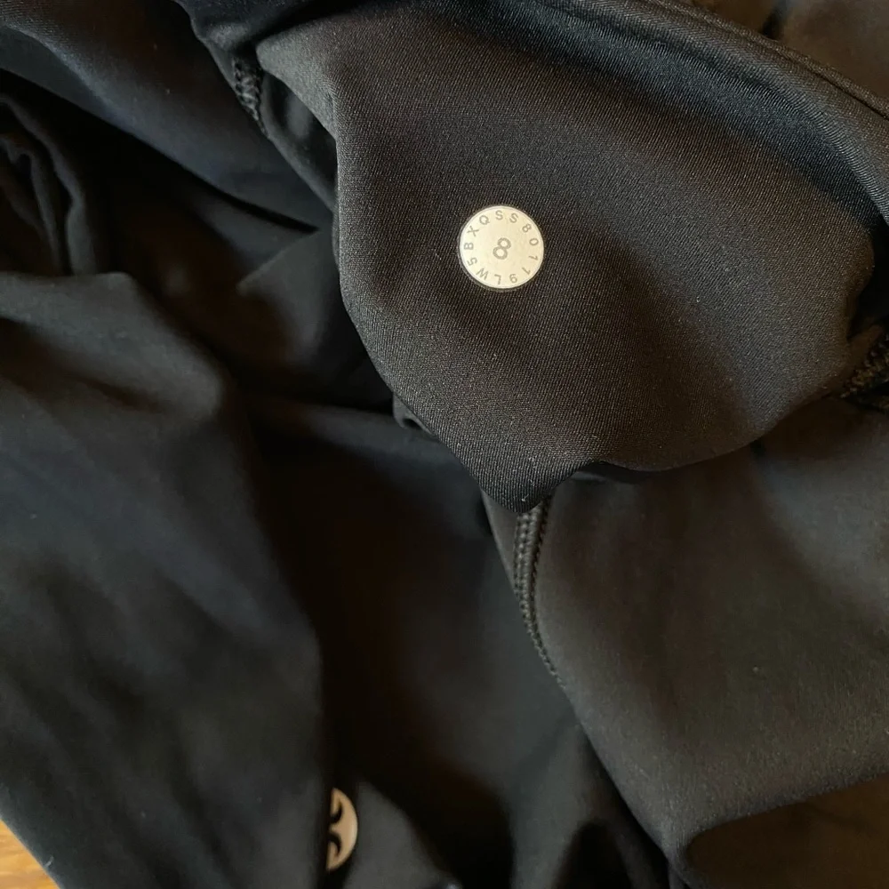 lululemon Fast & Free 25’ Black High-Rise Leggings with Side Pockets - Picture 5 of 5